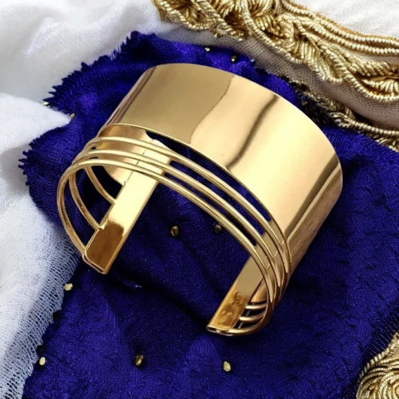 🆕️Bold & Chic Gold-Plated Wide Cuff Bracelet | Trendy Statement Accessory 💛✨ - Picture 1 of 12